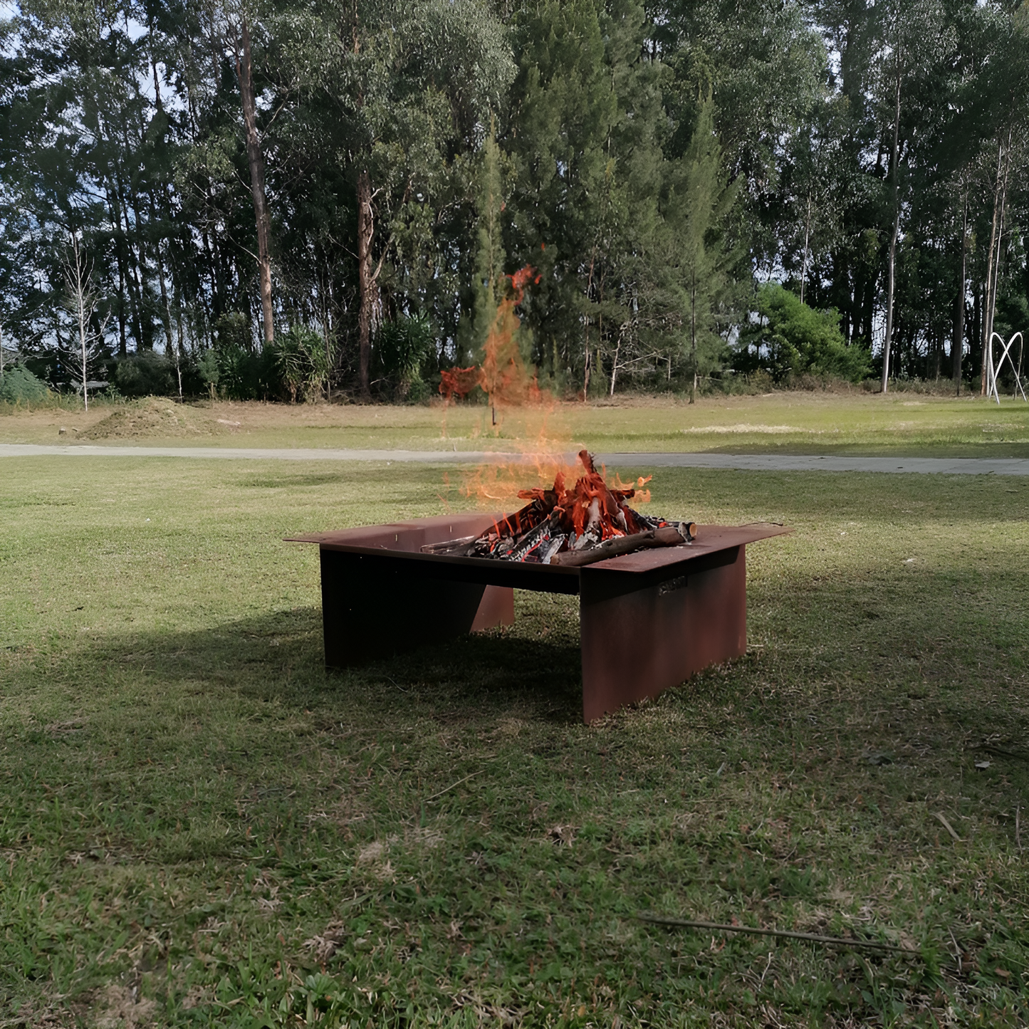 Braseiro/ Fire Pit Zig s/ Grelhas Aço Corten + 4 Troncos de Queima Instantâneos