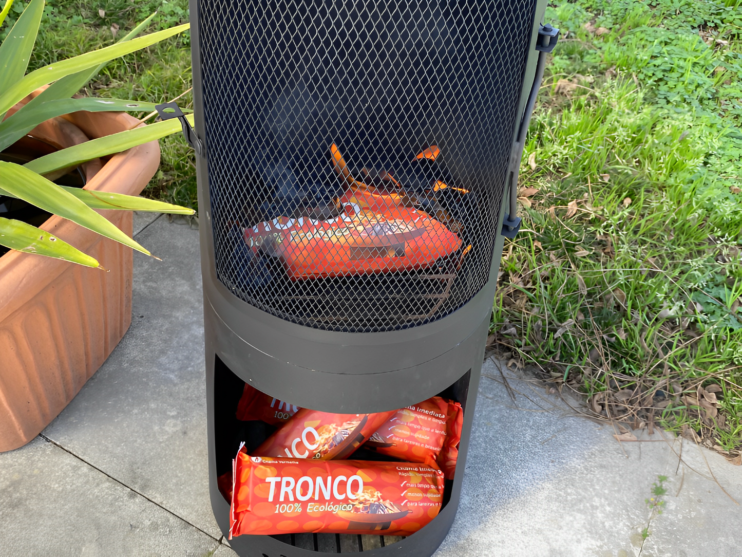 Leña de combustión instantánea para chimeneas, braseros y barbacoas 1kg Chama Vermelha