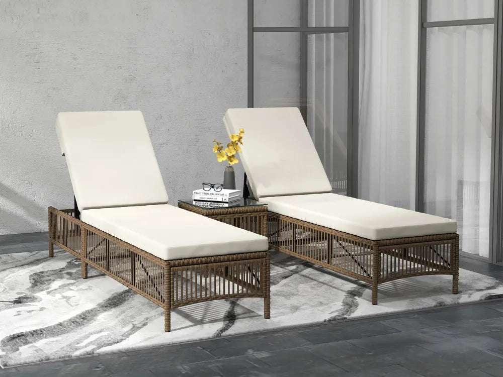Conjunto de 2 Espreguiçadeiras em Vime Sintético com Mesa de Centro